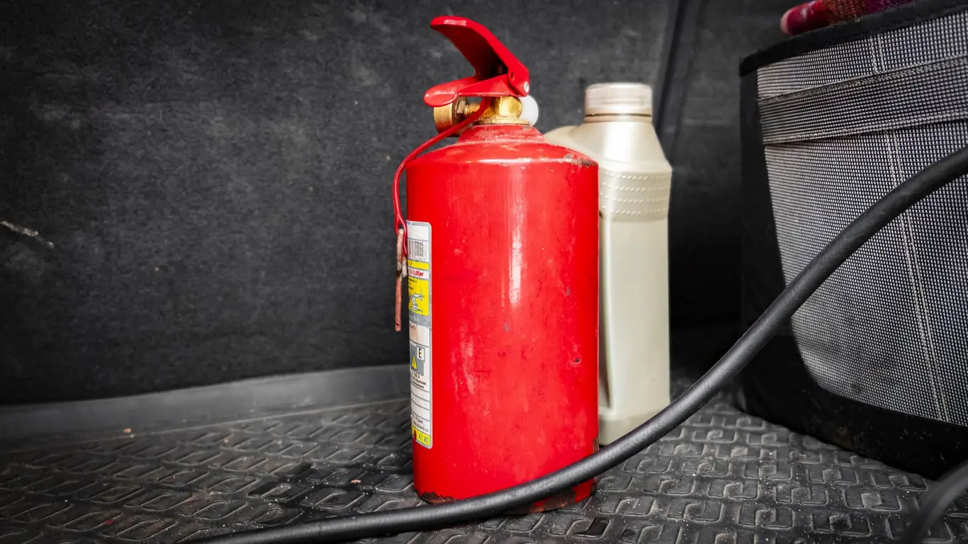 Ответ на этот вопрос инспектора ГИБДД должен знать каждый водитель: иначе грозит штраф