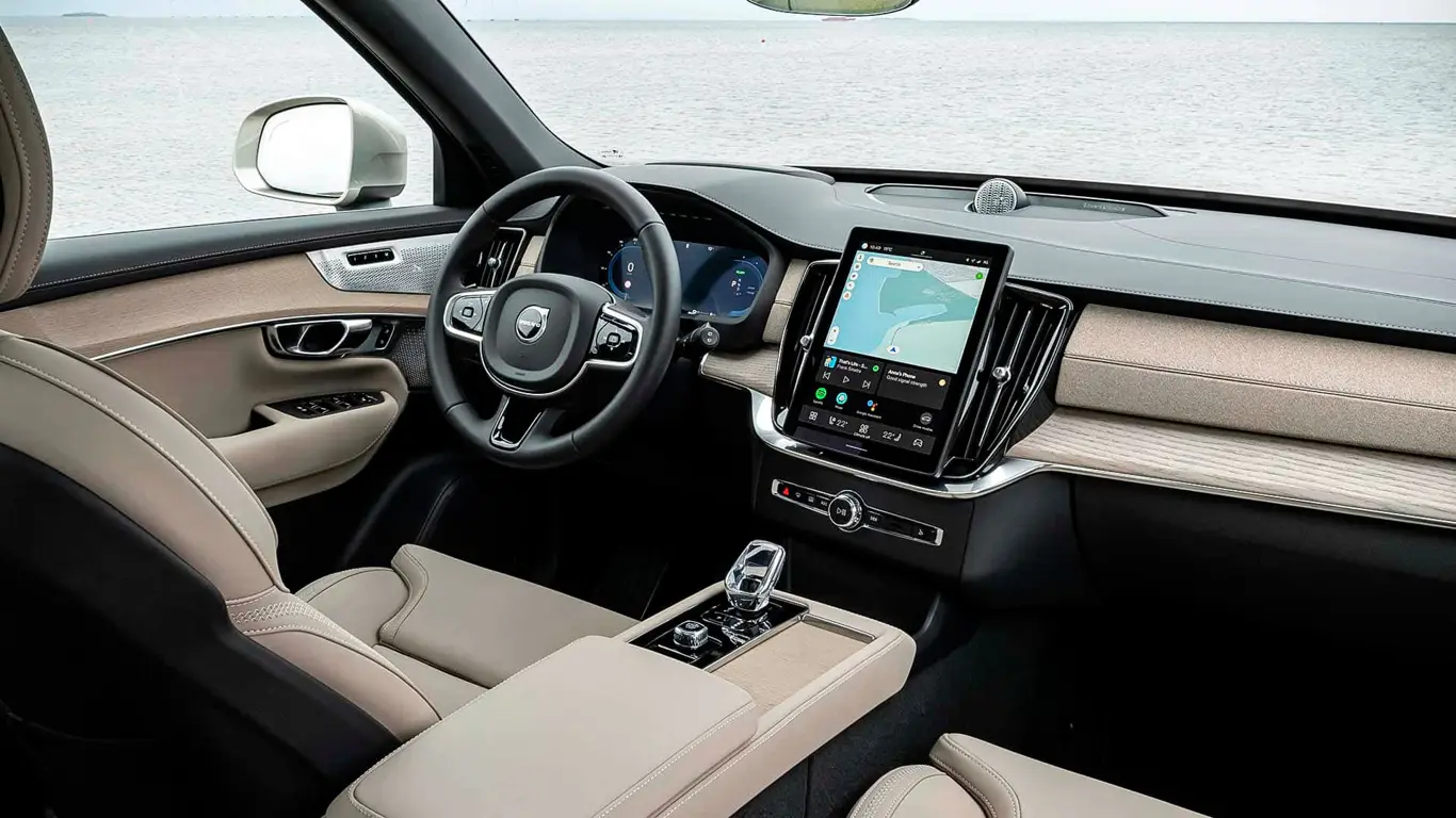 Volvo XC90: семейный космолет с багажником мечты и экраном будущего