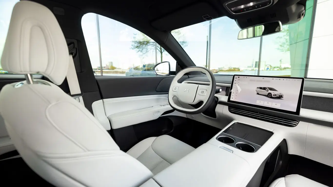 Китайский убийца Tesla: Xpeng выводит авто 2025 года на новый уровень технологий