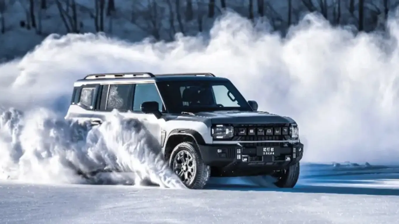 Китайцы празднуют популярность своего брутального кроссовера: версия не для всех