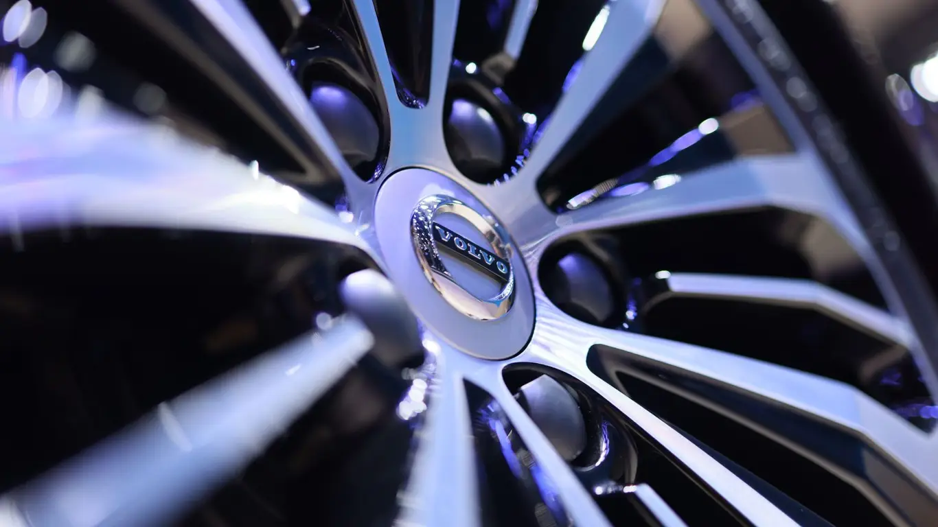 Volvo готовит новую модель V446K: будущий гибридный внедорожник на чужой платформе