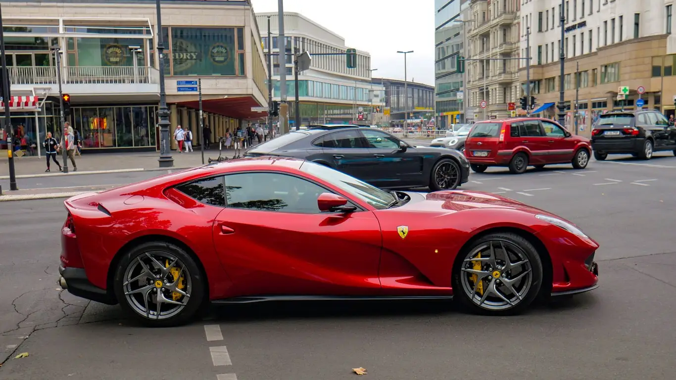 Ferrari оживляет электромобили: первый EV с «рычащим» выхлопом