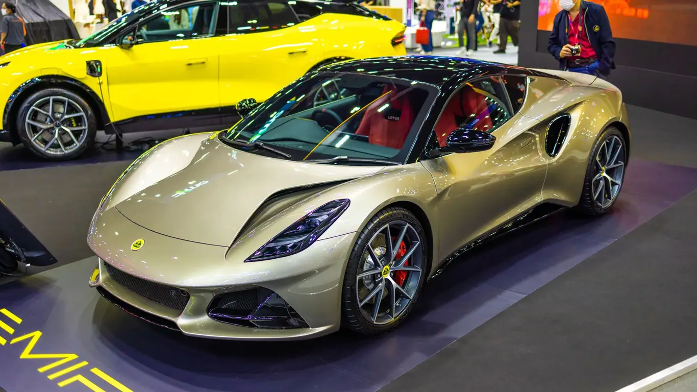 Британская роскошь с немецким сердцем: Mini, Lotus и Bentley поражают своими секретами