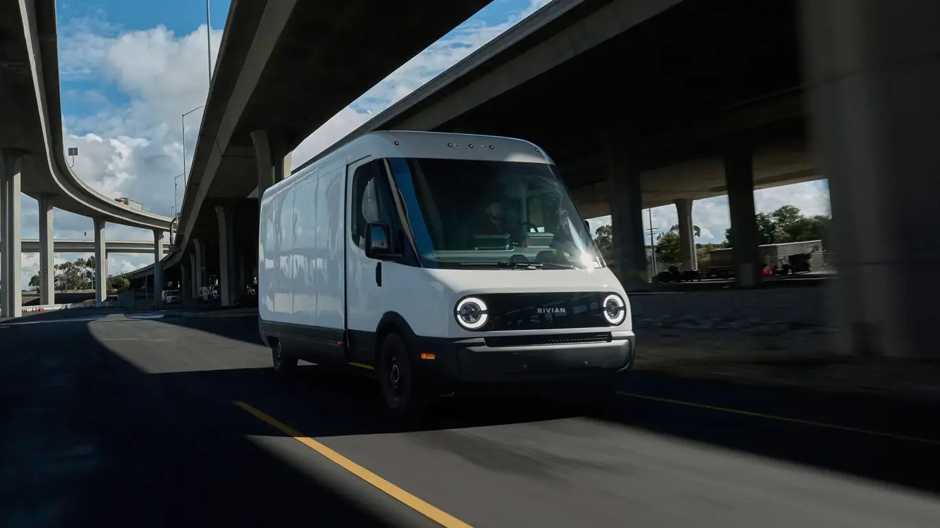 Электрофургон Rivian обошел по продажам Ford E-Transit и Mercedes-Benz eSprinter вместе взятые