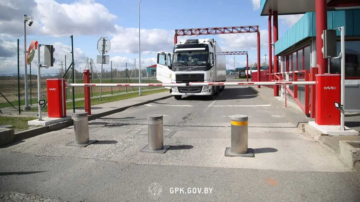 Спешка на переездах обходится дорого: штраф за неправильный угол ждет всех водителей