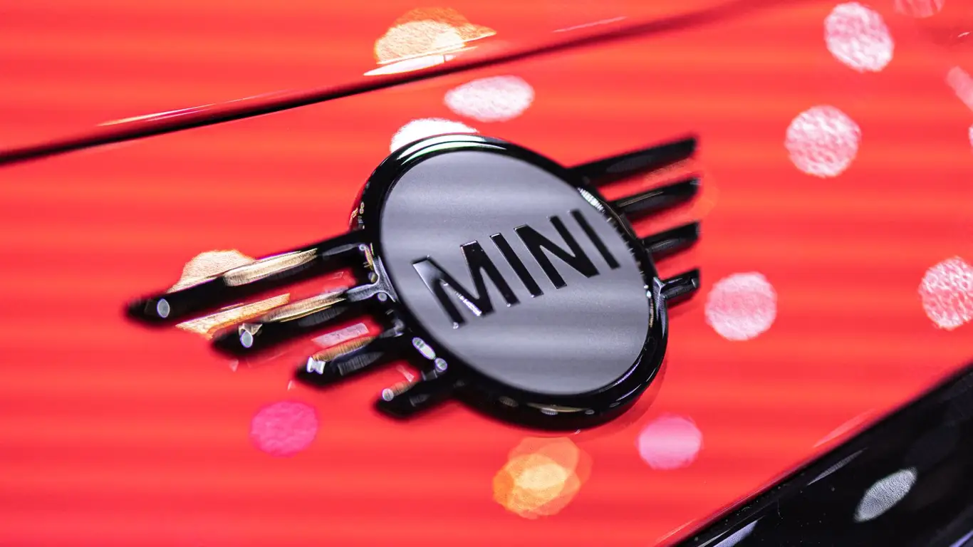 204 л.с. и дерзкий стиль: Новый MINI покоряет страну слонов и почитателей коров