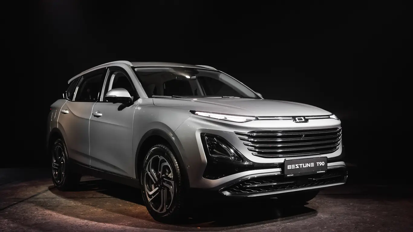 Большой выбор моторов и флагманские опции: россиянам предлагают кроссовер по цене LADA