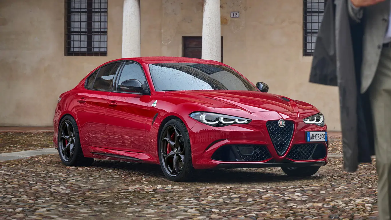 Электрическая революция Alfa Romeo: новые Giulia и Stelvio с гибридным сердцем и электрической душой