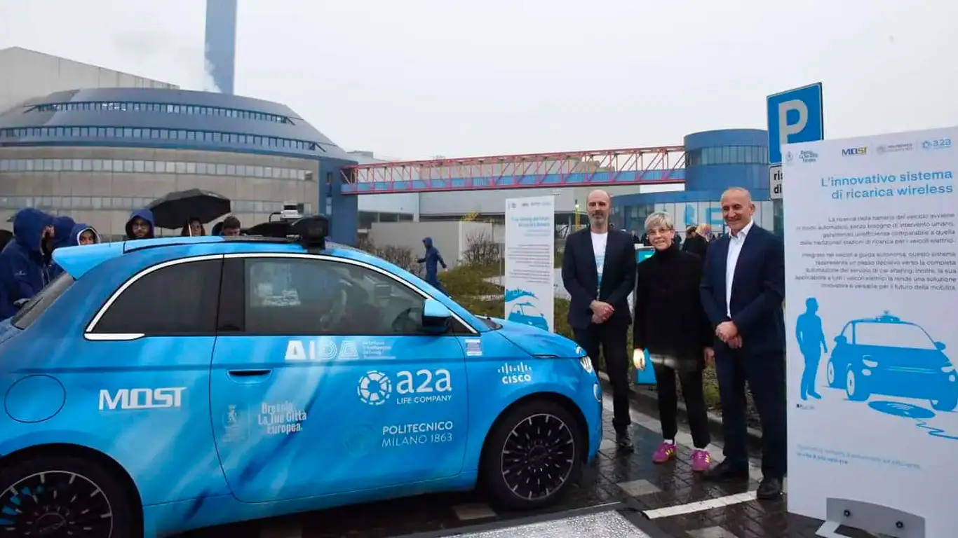 Робот-водитель и зарядка без рук: Италия готовится к революции на дорогах