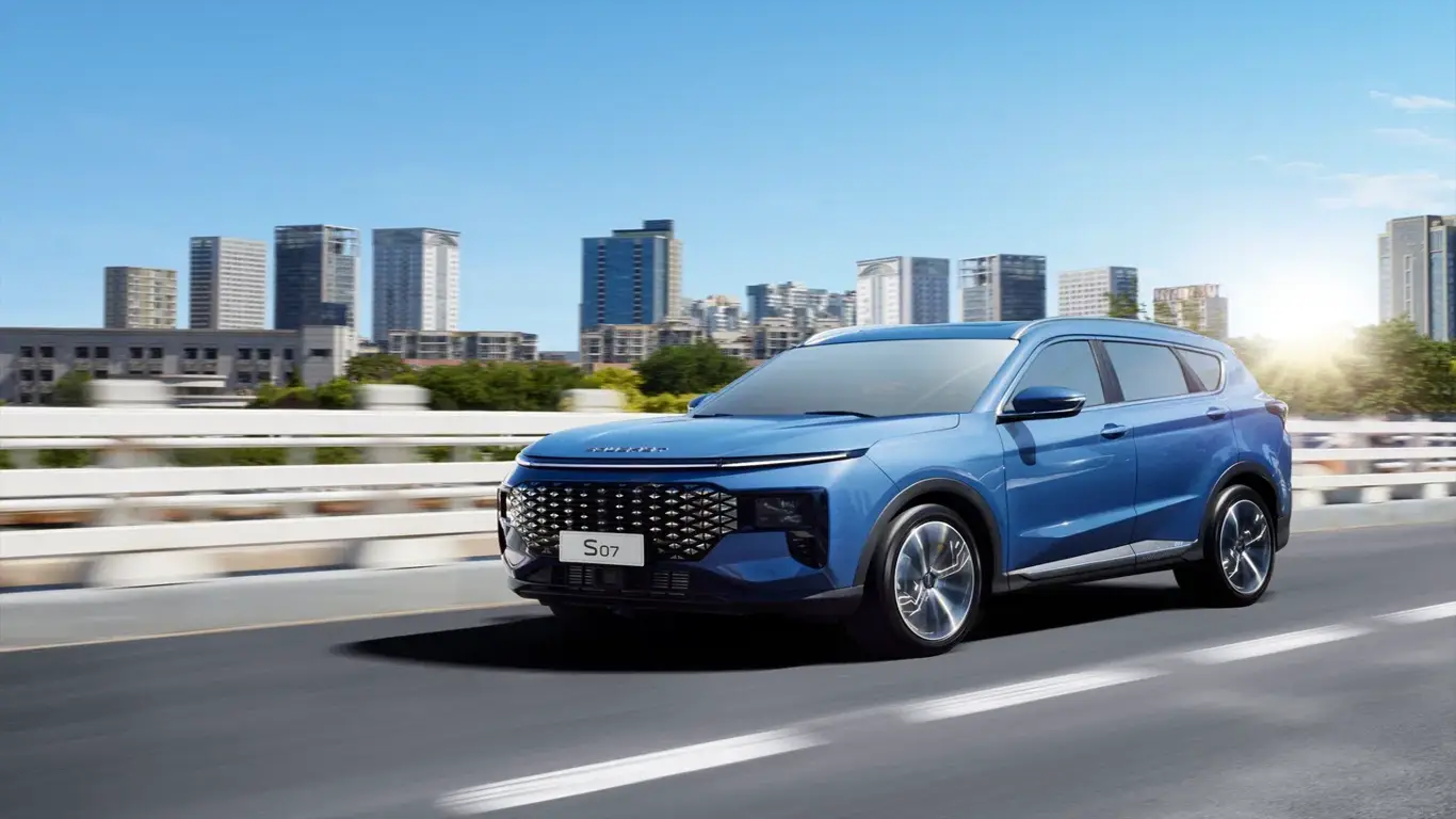 Для России с любовью: новый кроссовер появится в 2025 году