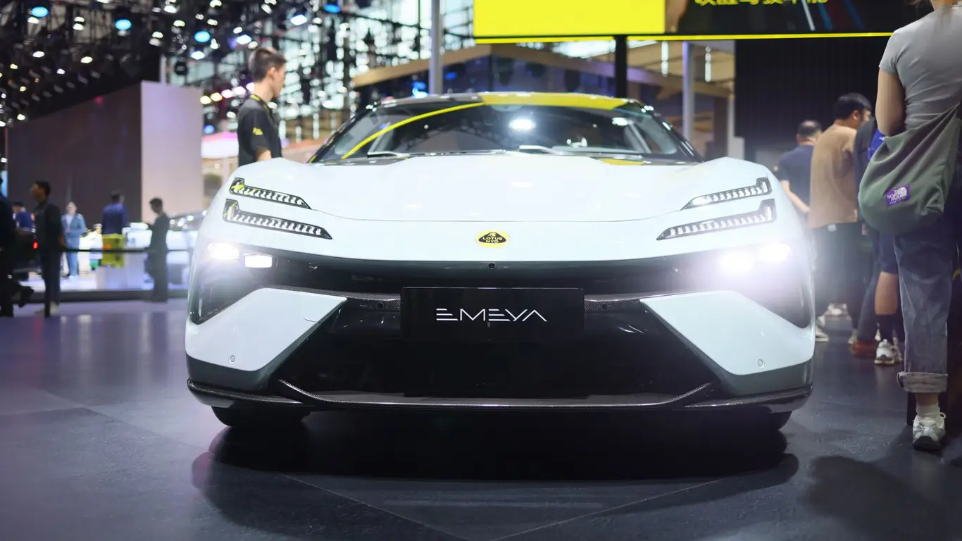 Обновленные Lotus Eletre и Emeya 2025 года будет запущена в следующем месяце