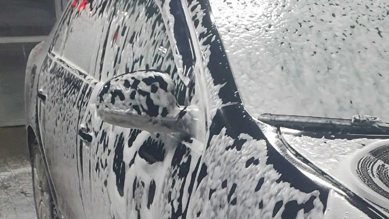 Зимняя мойка автомобиля: водители совершают одну и ту же критическую ошибку