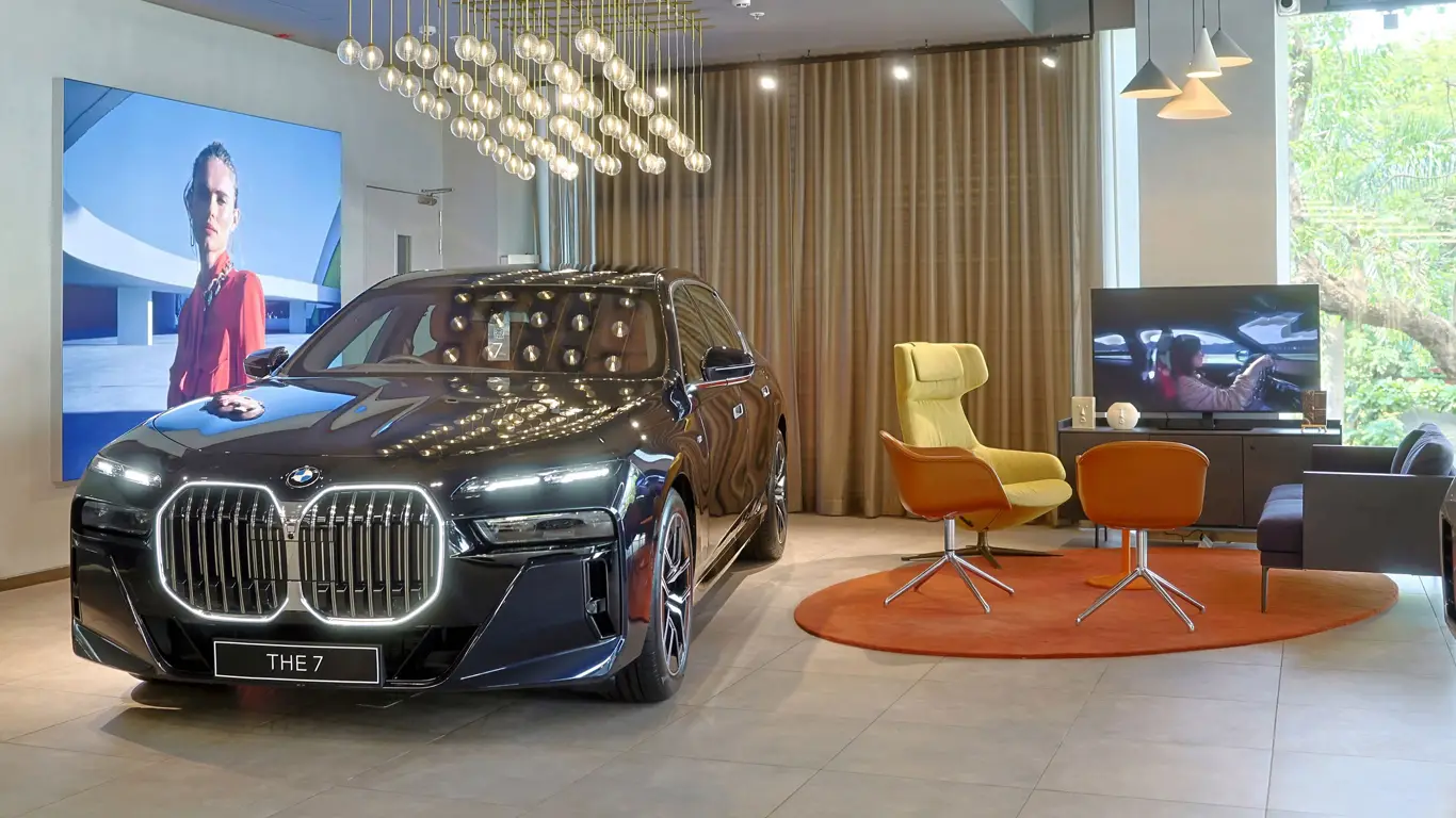 BMW стирает границы реальности: авто теперь можно «пощупать» в виртуальном шоуруме