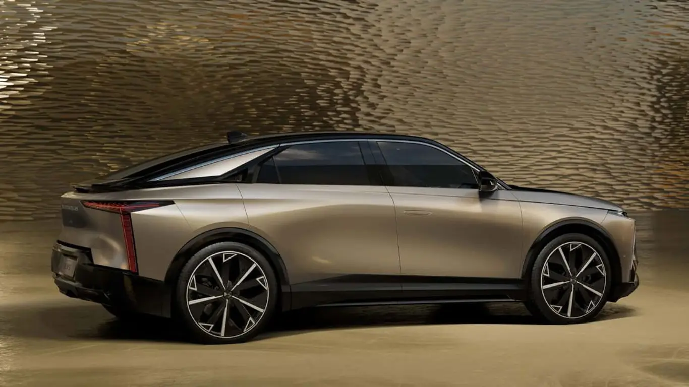 Люксовый салон, мощный мотор и ChatGPT, с которым можно поболтать: французы удивили