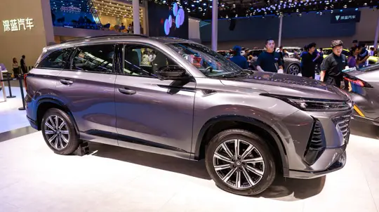 Такое родное, но далеко: еще один китайский бренд думает обосноваться в России, но за границей