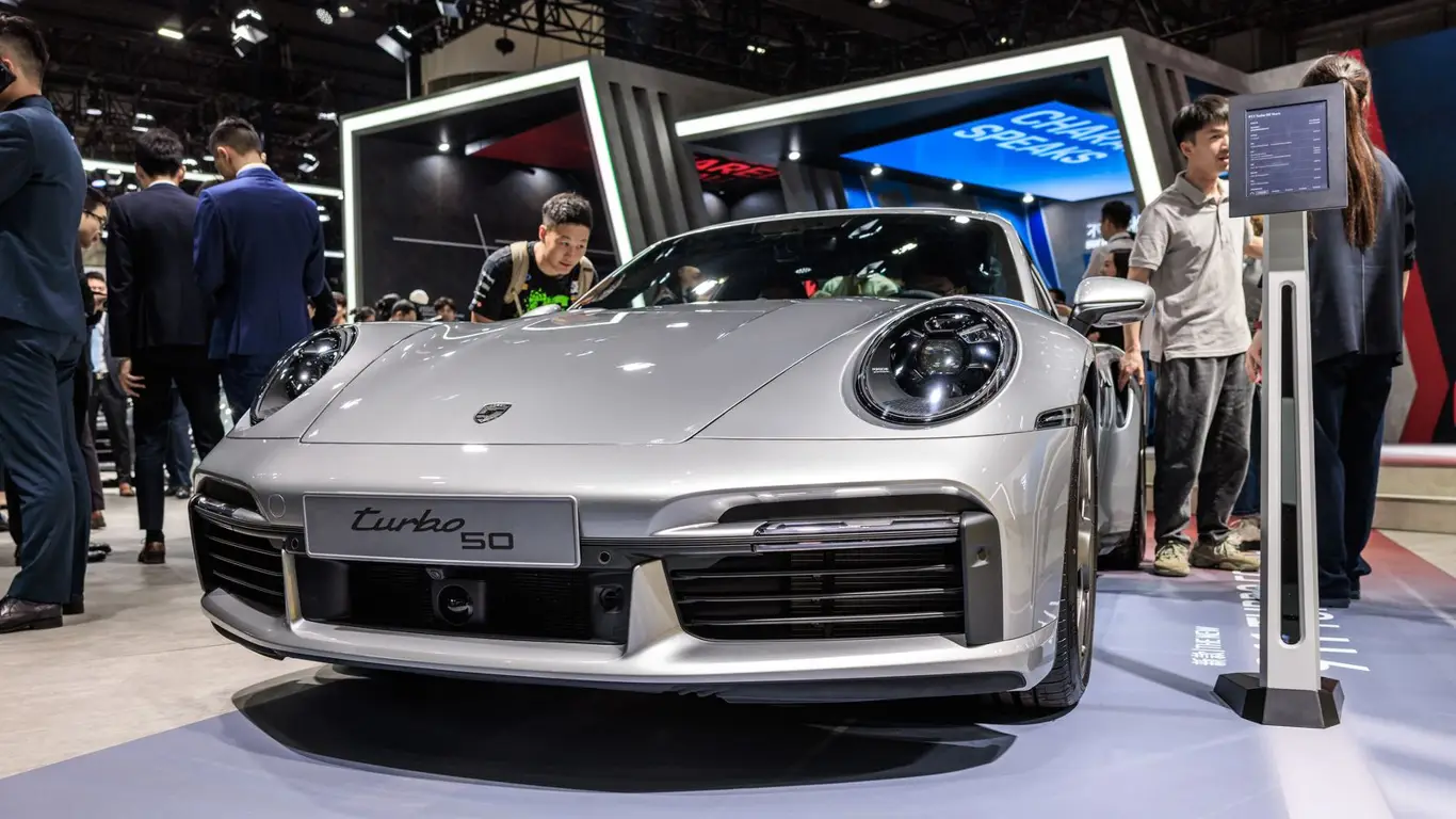 Не надо было вводить санкции против России: у Porsche большие проблемы