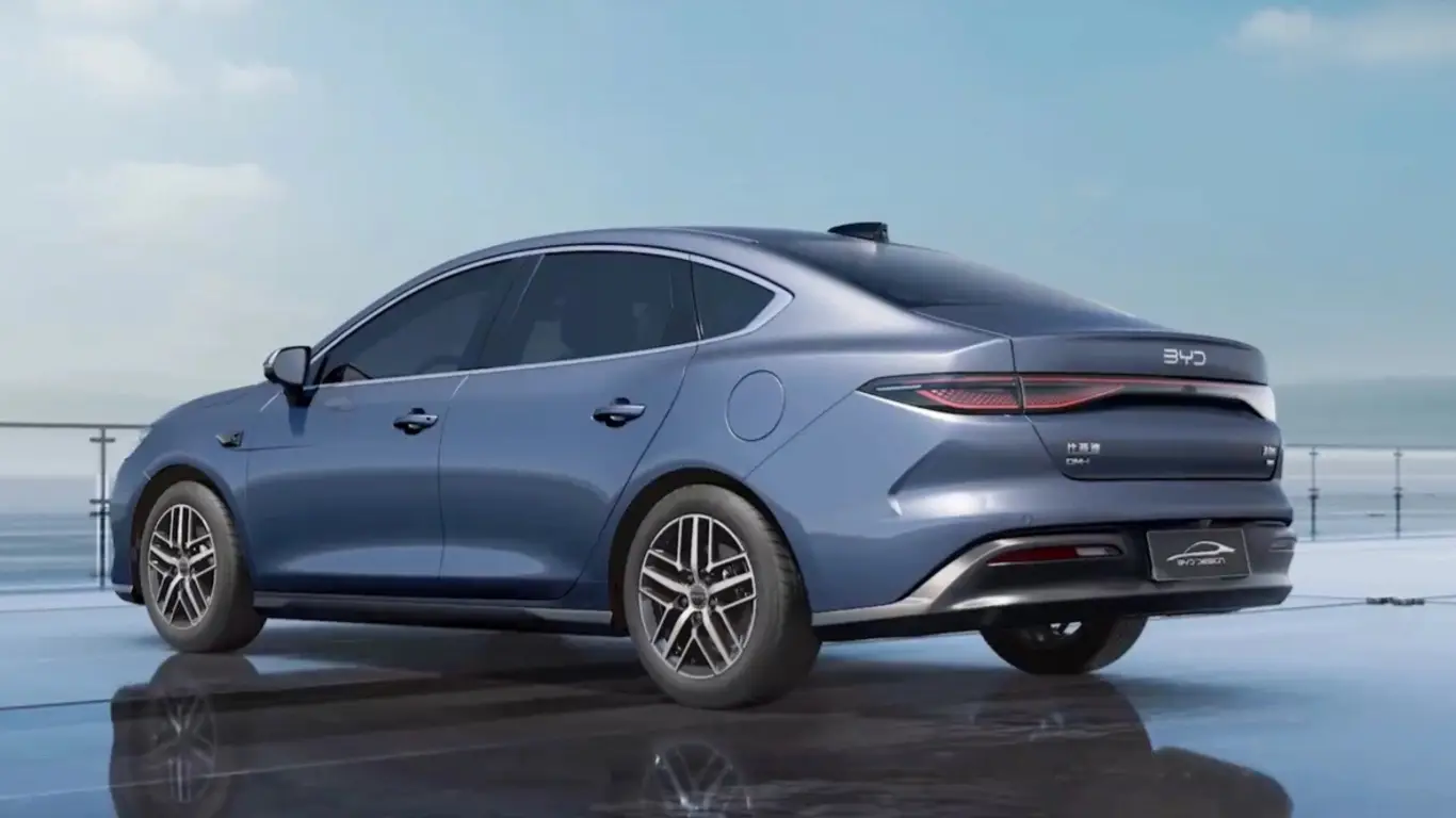 Самый умный гибрид 2025 года: система «Глаз Бога» и рекордный расход топлива