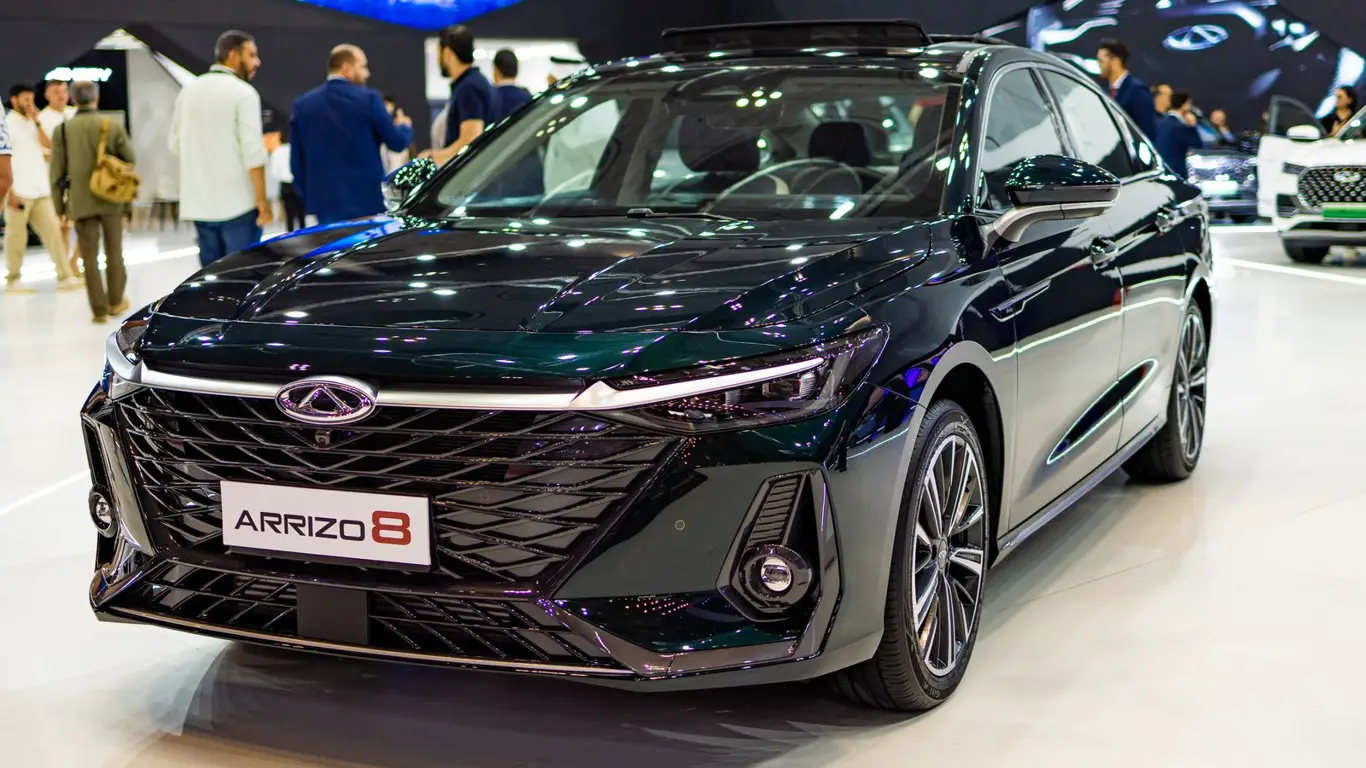 Популярный в России седан лишится хрома: новый стиль, больше технологий и премиальный салон