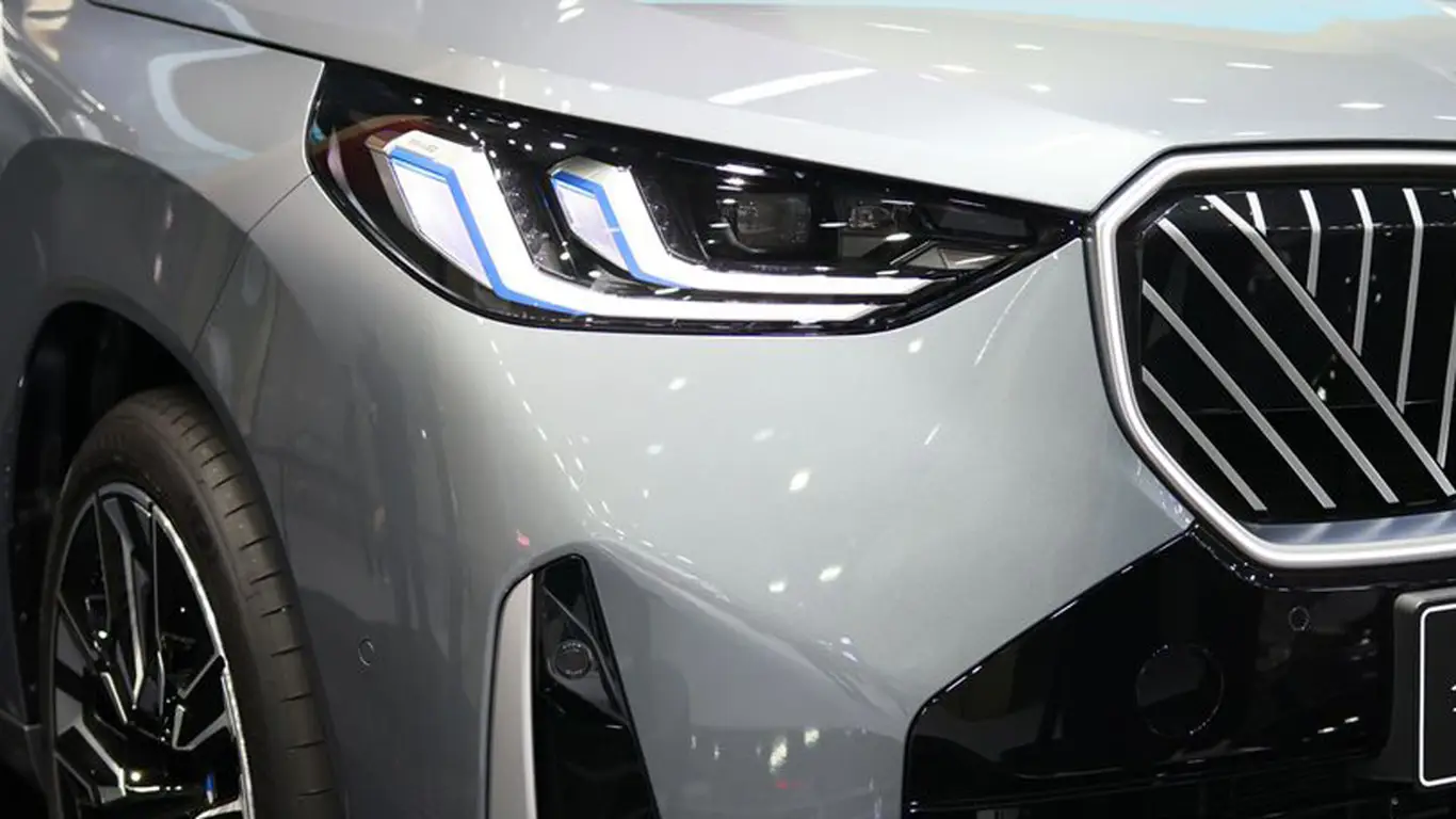 Обновленный BMW X3 M50 представлен на Чикагском автосалоне 2025: стиль, мощь и инновации