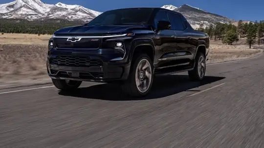 Chevrolet готовит обновленный Silverado EV: полные детали версии 2026 года