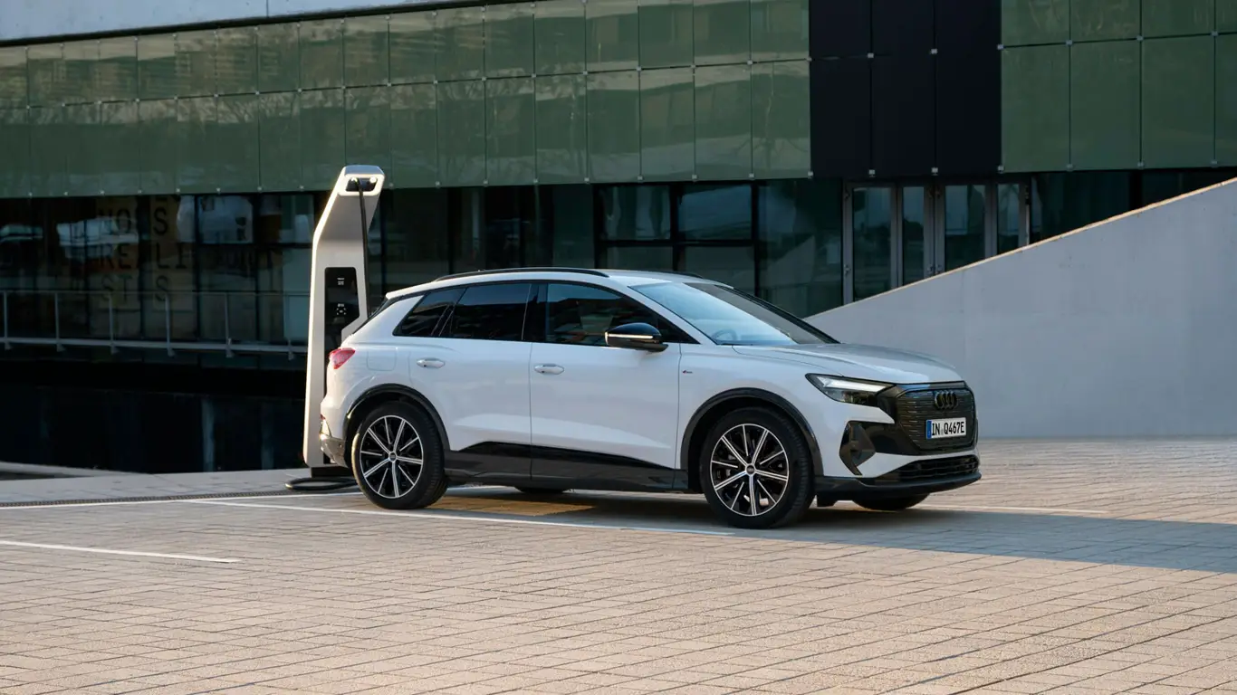 Новая версия Audi Q4 e-tron: крутая зарядка и странный запас хода