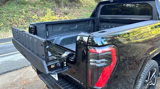 Революция заднего борта пикапа: новая разработка выдерживает 170 кг и не требует тросов
