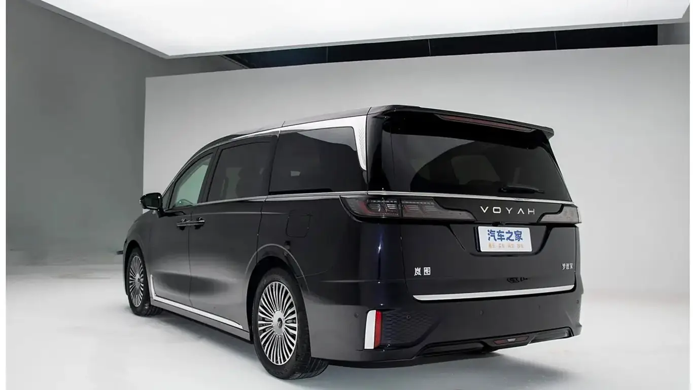 Россиянам предложили умный минивэн: он стоит меньше 10 млн рублей, но понравится детям