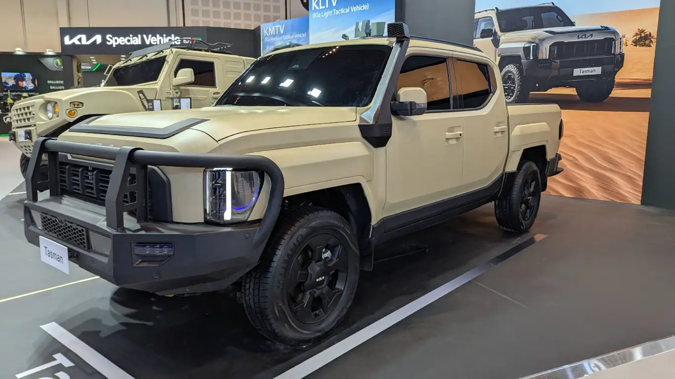 Kia официально представила свой первый пикап: премиальный салон и внедорожные версии