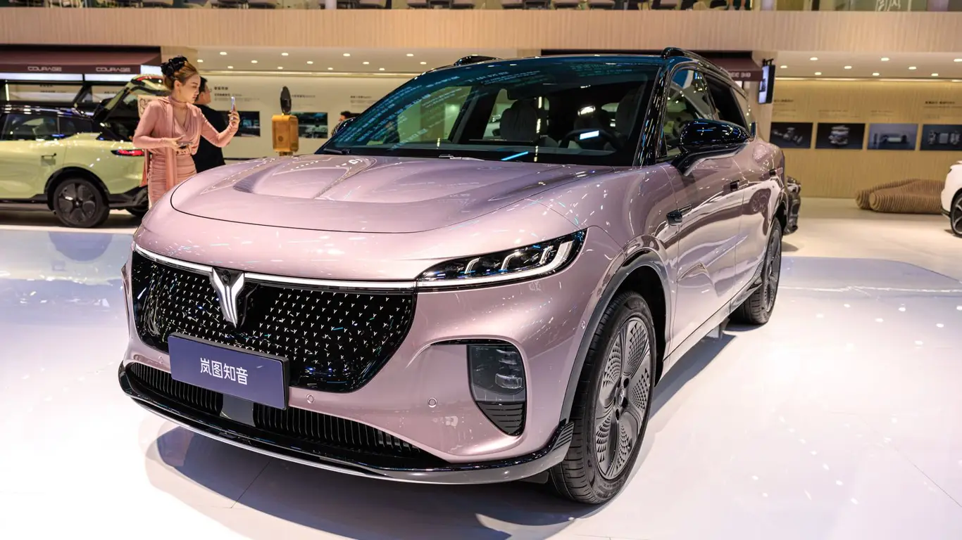 Энергоплотность 300 Вт·ч/кг, зарядка за 10 минут и увеличенный запас хода: в России могут появиться самые крутые электромобили