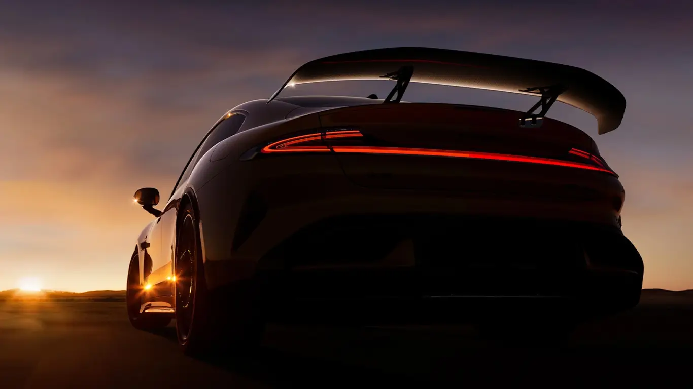 Самый быстрый электромобиль на планете: он стоит всего 6,22 млн рублей, но разрывает воздух пополам