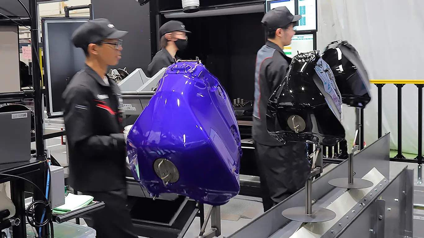 Yamaha запускает первую в индустрии мотоциклов линию покраски с нулевым углеродным следом