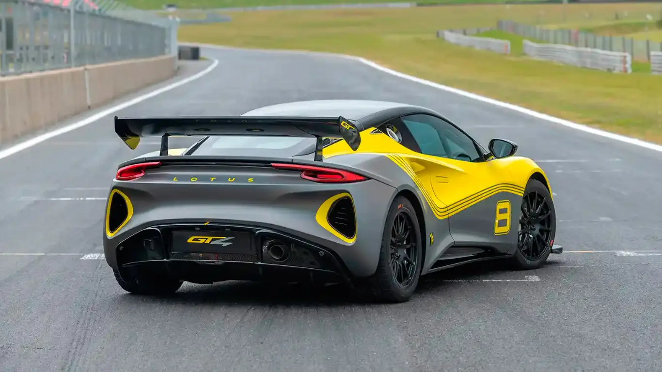 Гонка за победой: Lotus готовится уничтожить конкурентов в British GT