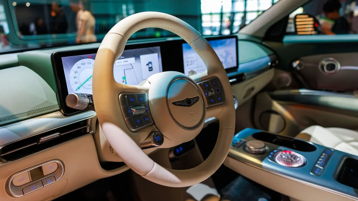 Genesis выйдет на уровень Rolls-Royce: мощные моторы, роскошный салон и необычные двери