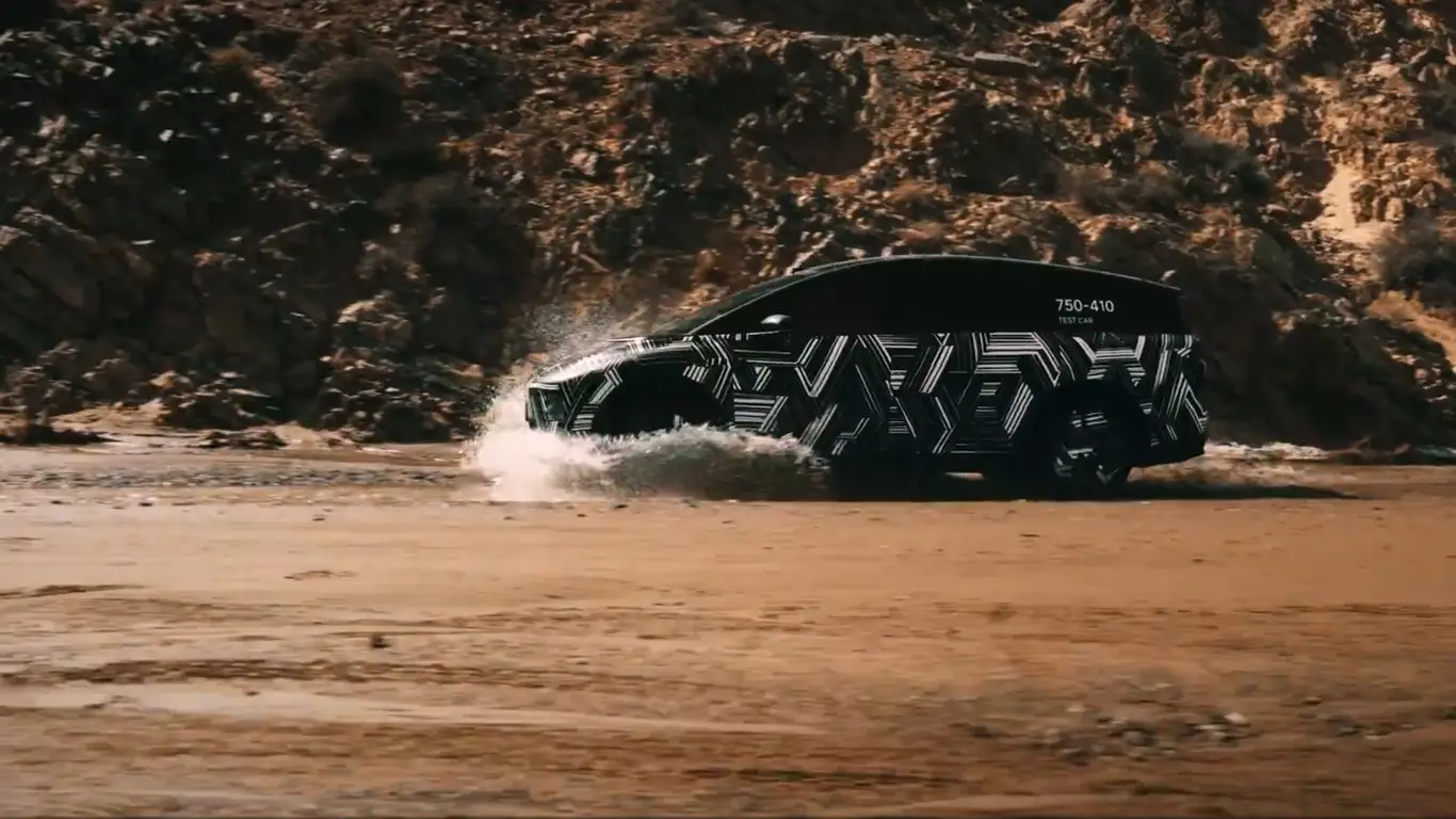 Новый конкурент Tesla Model X: большие размеры, шесть мест и премиальный салон