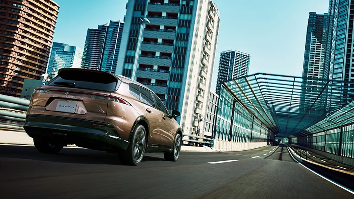 Новый Crown стал практичнее: теперь официально в Японии