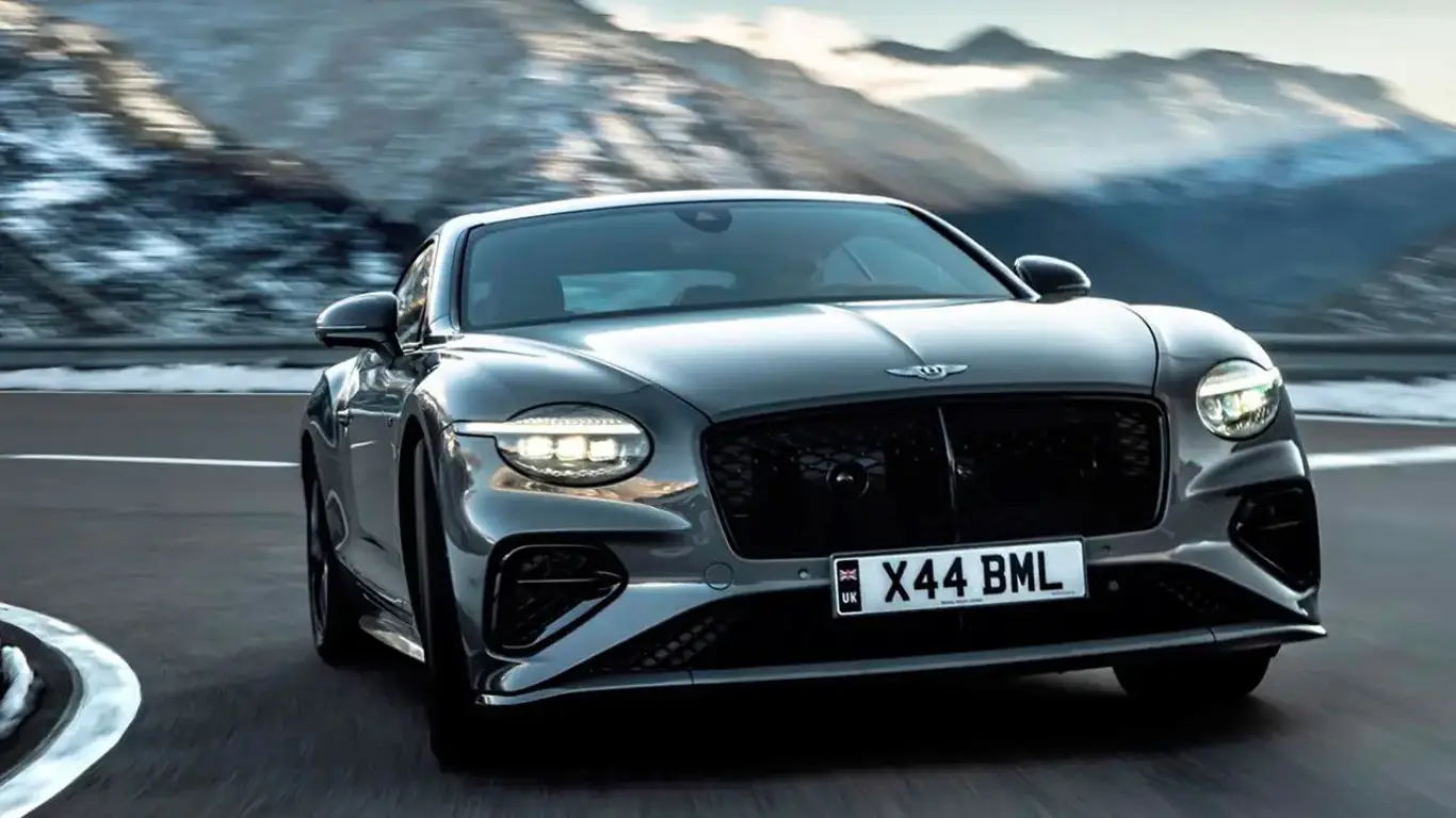 782 л.с. и рекорд скорости: роскошная модель вернулась в Россию