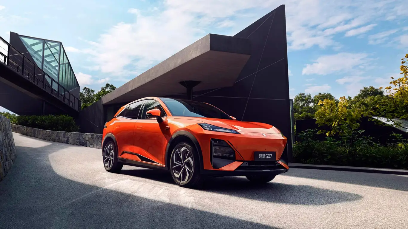 Китай наступает: Популярный в России бренд бросает вызов европейским автогигантам