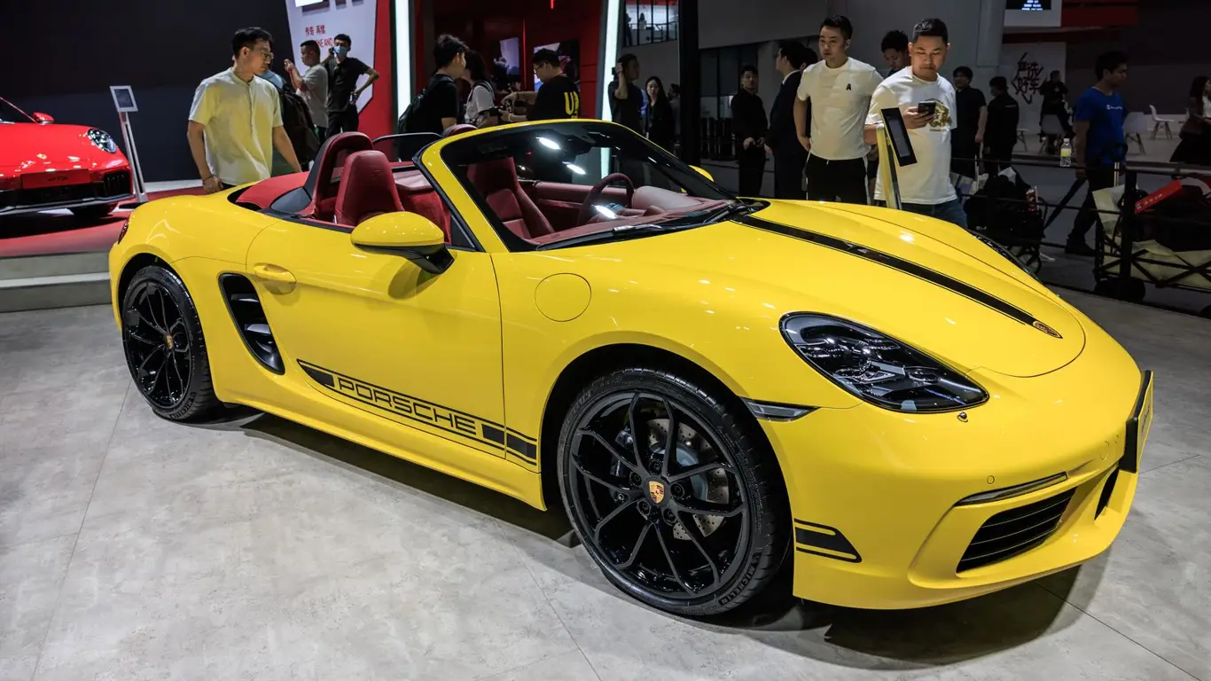 У немцев большие проблемы: первые электрические спорткары Porsche задерживаются до 2027 года