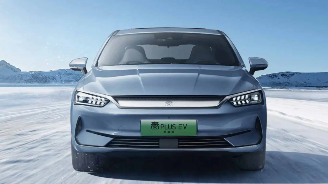 Рекордный запас хода и скромная цена: таксистам в России эта модель понравится