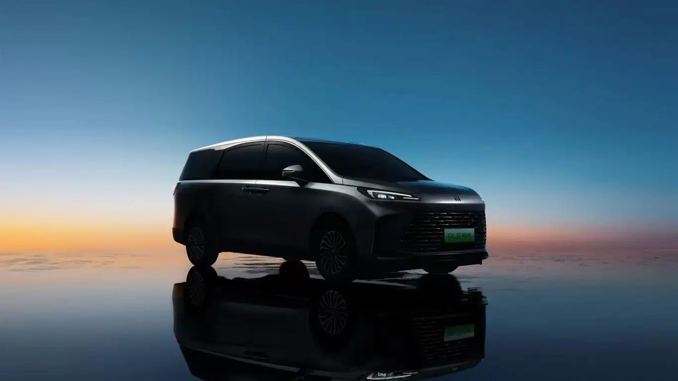 Новый лидер сегмента минивэнов: Buick намекнул на еще одну новинку