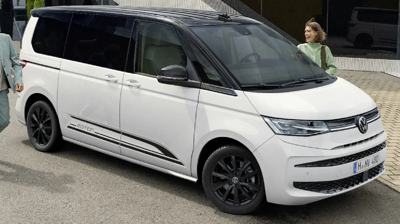 Семейный автомобиль с самым надежным двигателем уже в России: сколько просят за главного конкурента Toyota Alphard