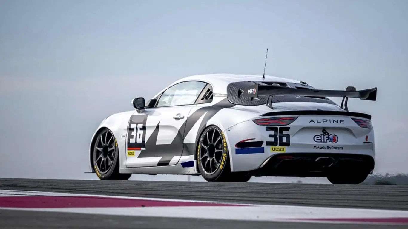 Alpine представила гоночное купе A110 GT4+: до 400 л.с., 1080 кг и победа в серии Ultimate Cup