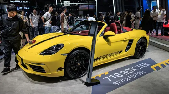 350 сил и звук настоящего мотора: россиянам предлагают последнюю бензиновую версию легенды