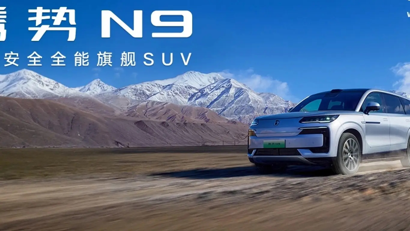 Гибрид на 1300 км с режимом «краба»: вышел гигант от BYD с пневмоподвеской и салоном, как в бизнес-классе самолета