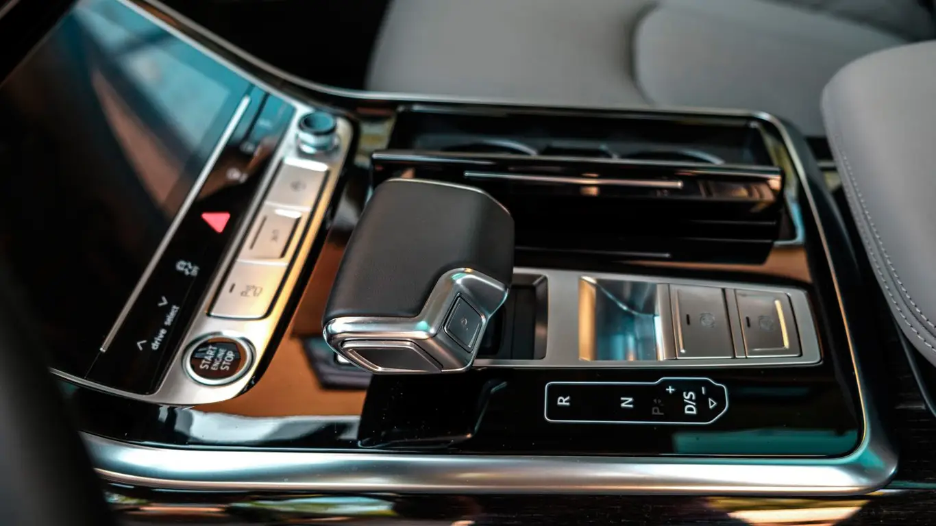 Не просто рудемент в современных авто: функция в автоматической трансмиссии, которая пригодится всем