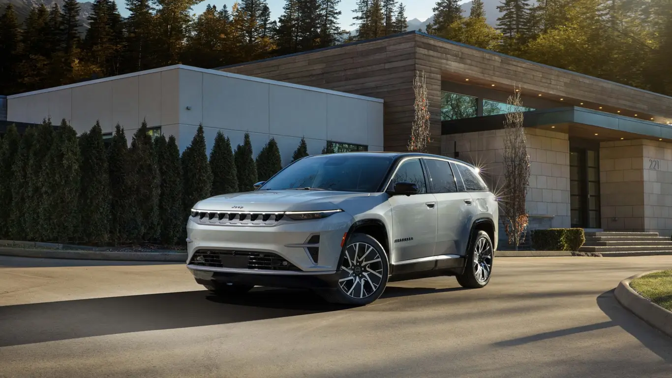 Новый Wagoneer S не вышел глазами: Jeep устраняет заводской недочёт