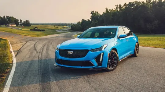 Топовый седан за 6,2 млн: заднеприводный американец с массажем, адаптивной подвеской и 10АКП