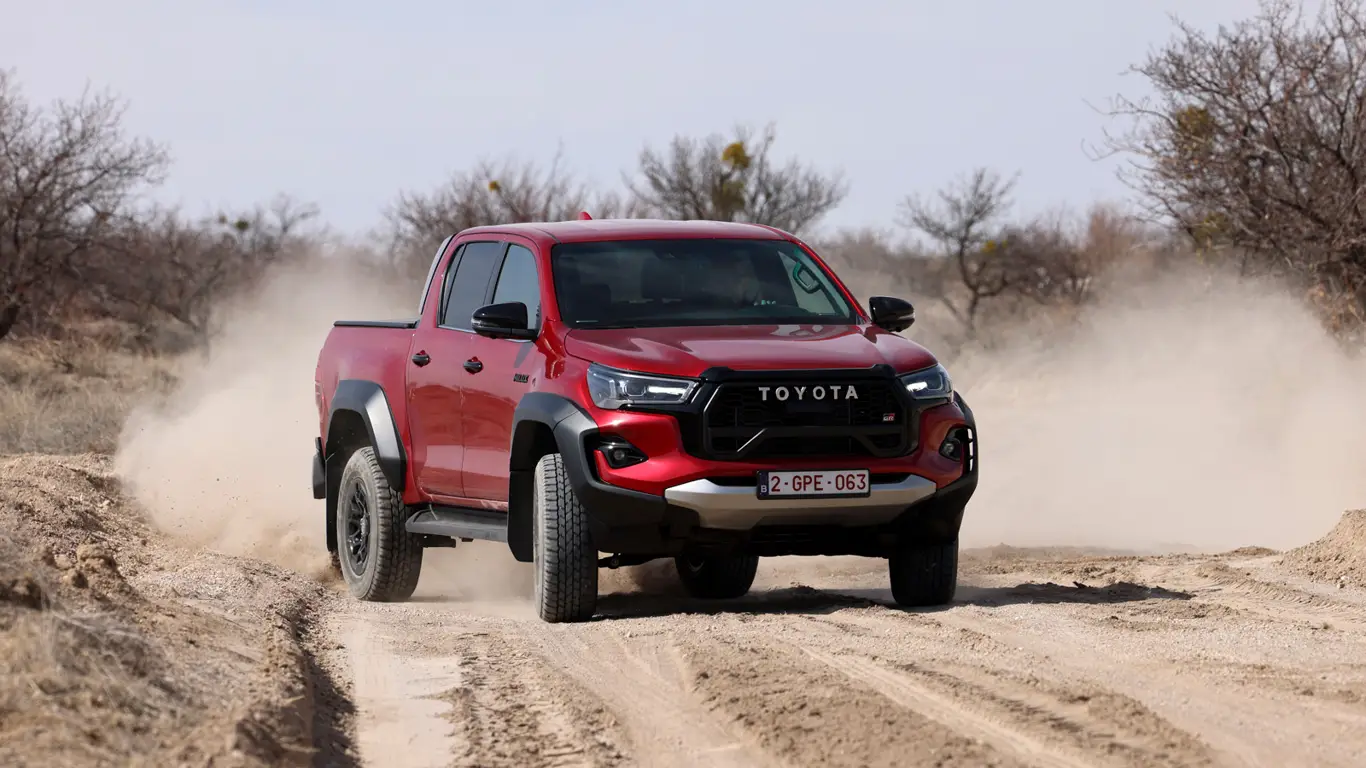 Дакар-технологии вошли в серию: Toyota прокачала Hilux по полной