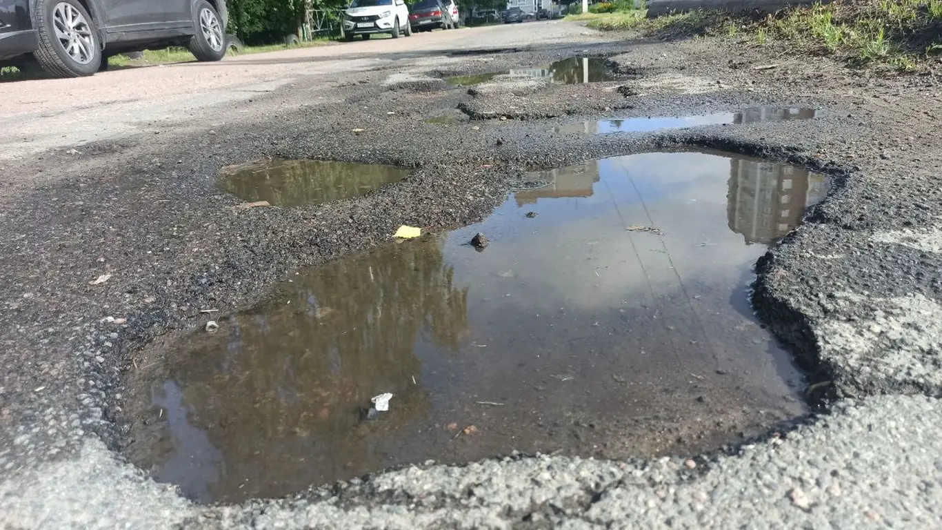 Весенние ловушки на дорогах: как ездить на автомобиле безопасно после зимы