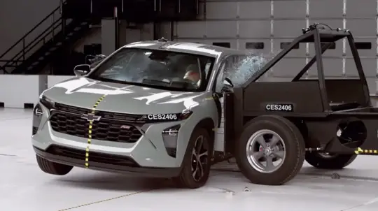 Машины в России неожиданно станут безопаснее: Росстандарт планирует возродить систему краш-тестов